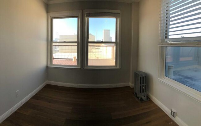 Building Photo - 3 bedroom in Oakland CA 94606