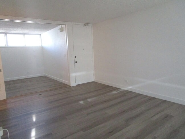 Building Photo - 1556 Piikoi St