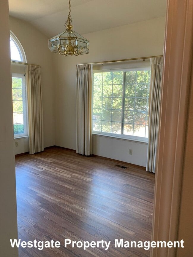 Building Photo - 1160 Birch Dr