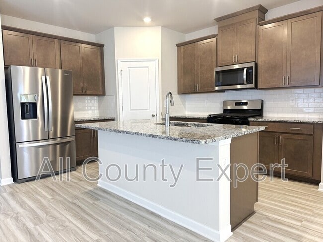 Building Photo - 823 Misty Holw Trl