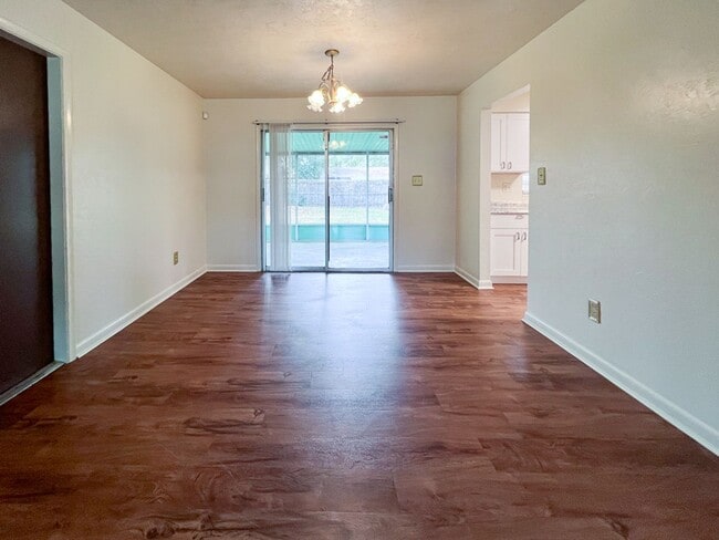 Building Photo - 3BR/2BA House in Northwood Pines - availab...