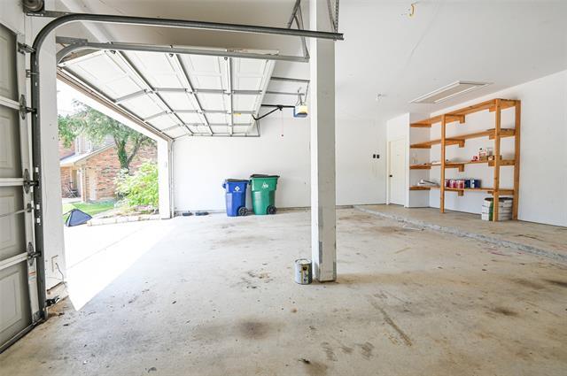 Building Photo - 8609 Forsythia Dr