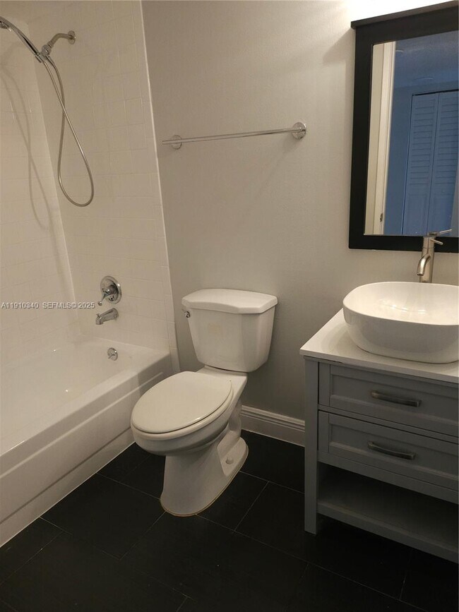 Building Photo - 850 N Miami Ave