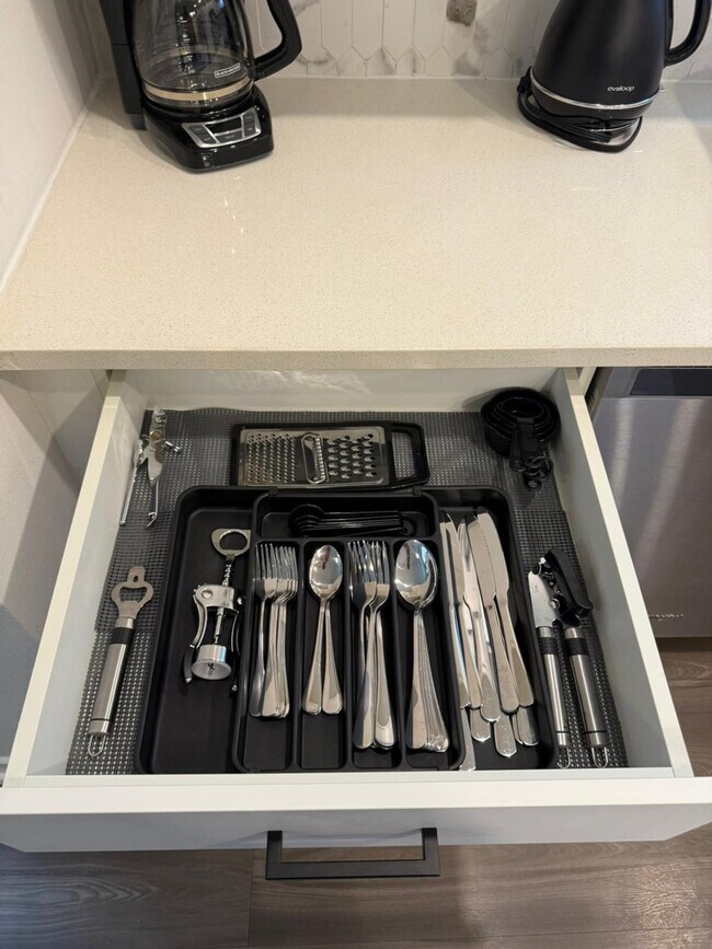 Building Photo - 1223 E Plant St