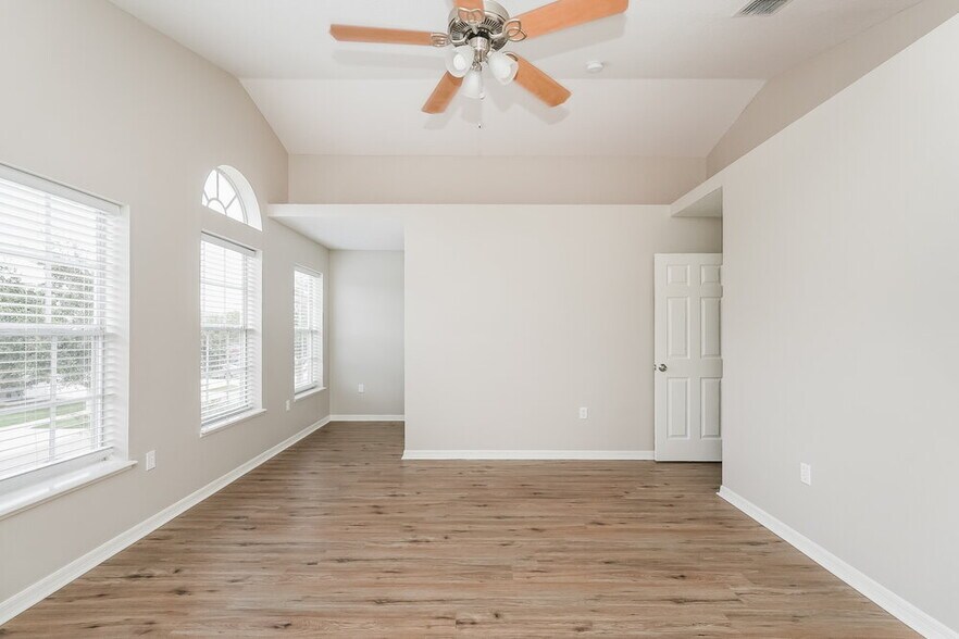 Building Photo - 939 Brenton Leaf Dr