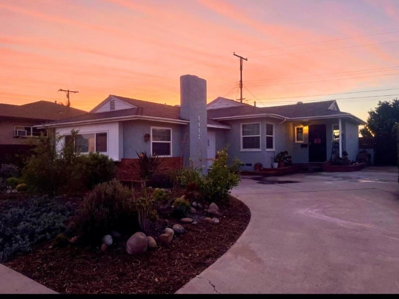 Primary Photo - 6462 Birchwood St