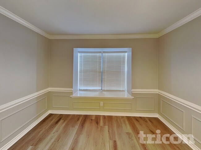 Building Photo - 2124 Glenn Ln