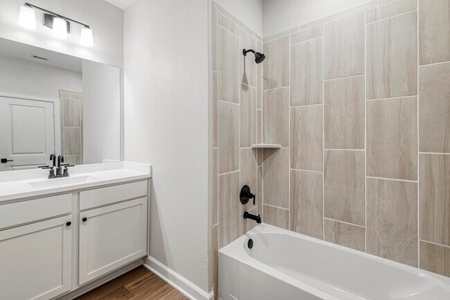 Building Photo - 15671 Honey Cv Dr