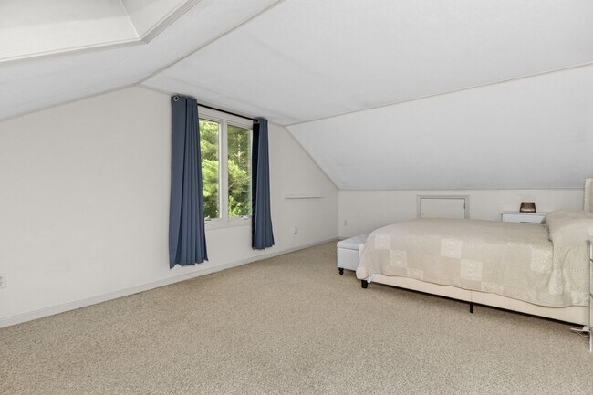 Building Photo - 46 Pinebrook Ln