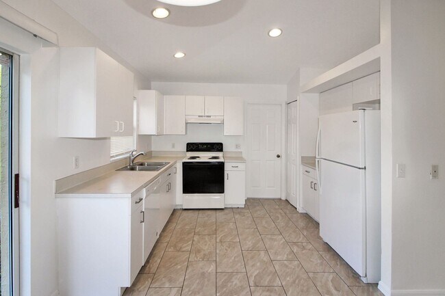 Building Photo - North Port Annual Home for Rent