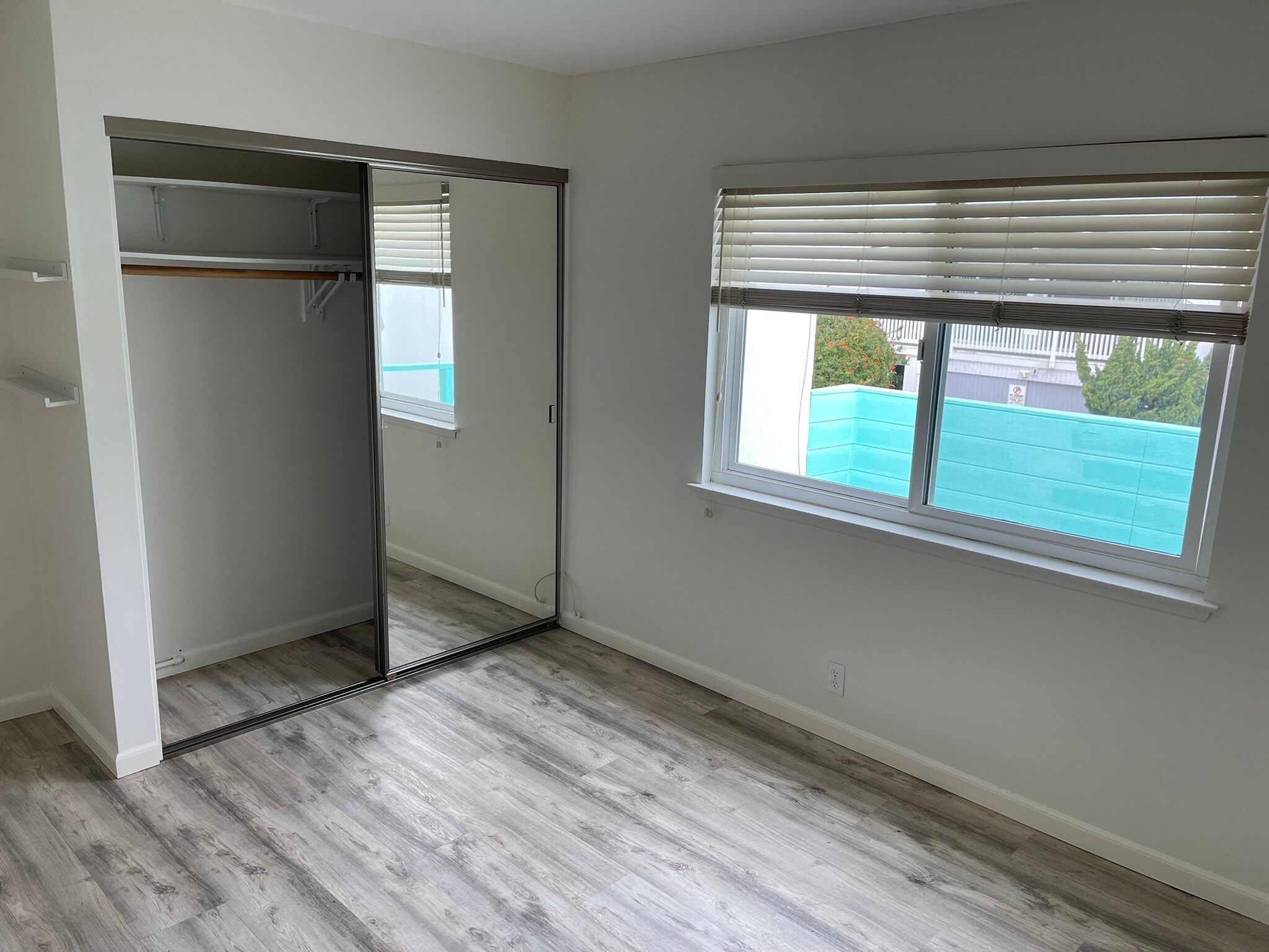 Building Photo - 5312 Seashore Dr