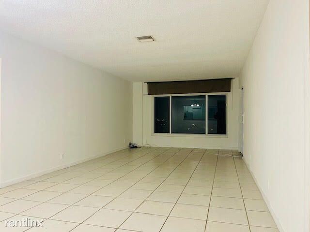 Building Photo - 3 br, 2 bath House - 1101 Crystal Lake Dr ...