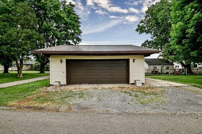 Building Photo - 9459 Maple Ave SE