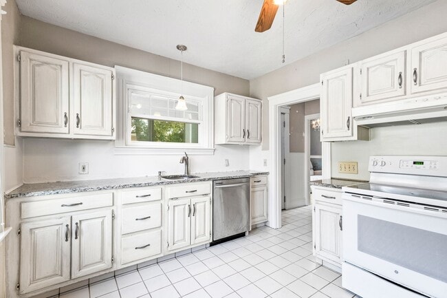 Building Photo - Bright & Comfortable North Providence Sing...