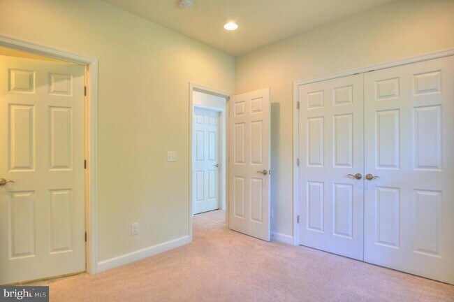 Building Photo - 42629 Oak Pk Sq