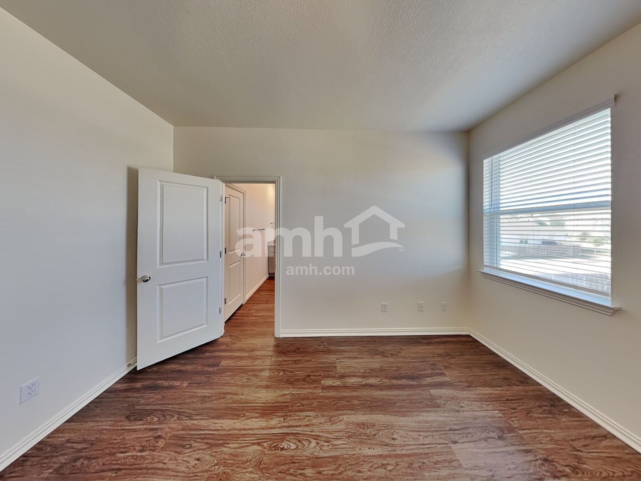 Building Photo - 207 Pebble Creek Run