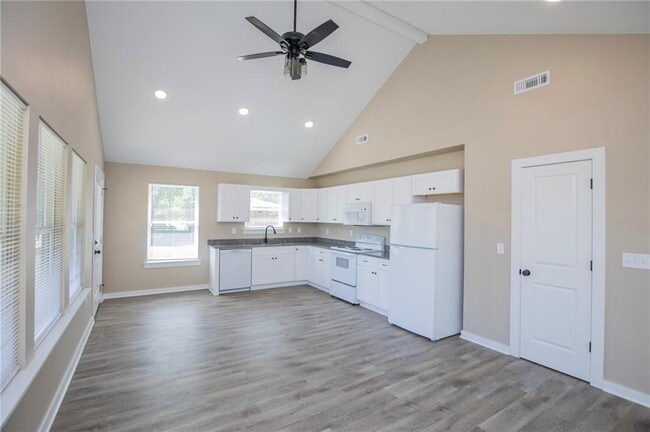 Building Photo - 8271 Elm Ln
