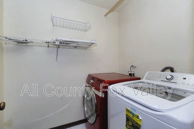 Building Photo - 2064 N Ginger Creek Dr