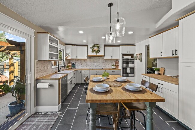Building Photo - Modern Comfort Meets Charm – Beautifully U...