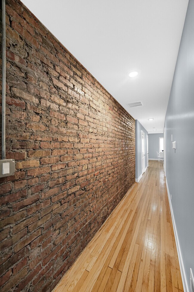 Building Photo - 6024 S Eberhart Ave