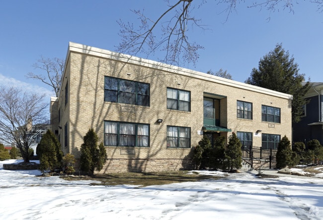 Building Photo - 944 Riverside Ave