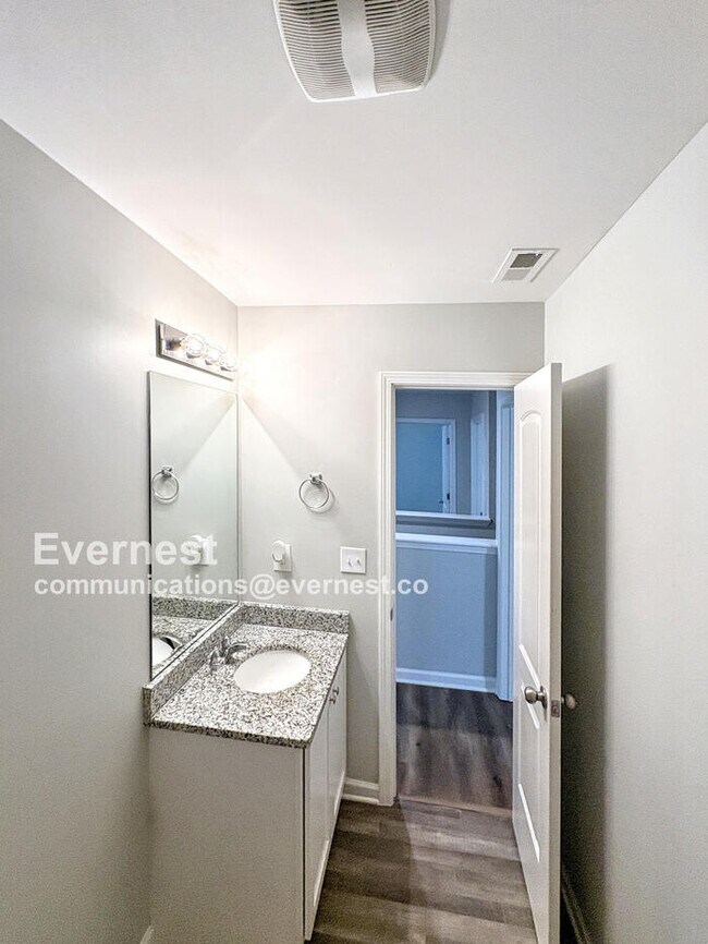 Building Photo - 15 Sloane Ct