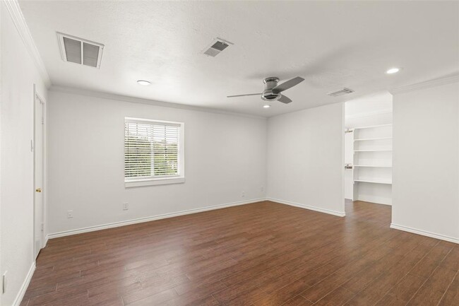 Building Photo - 2229 Mimosa Dr