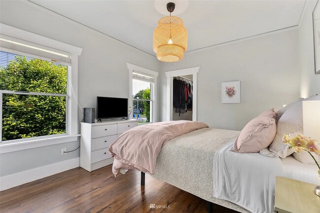 Building Photo - Beautiful, Spacious Tacoma Home! Apply today!