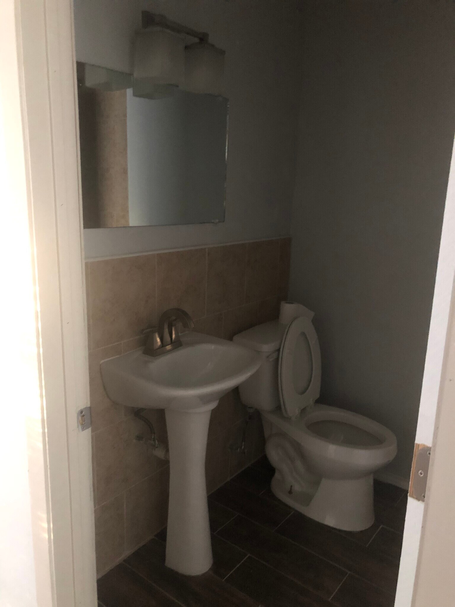 Hallway Bathroom/Walkin Shower - 529 E Williamson Ave