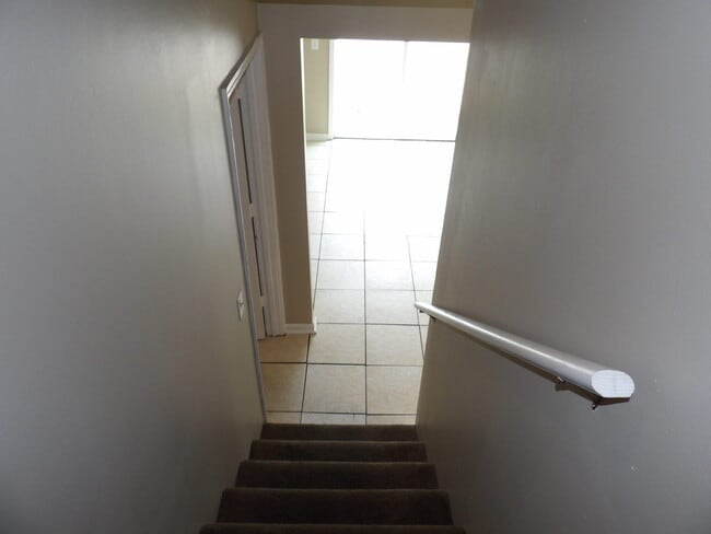 Building Photo - 468 Schenkel Ln