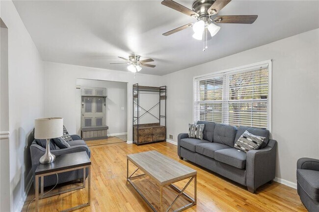 Building Photo - 1246 Elgin Way