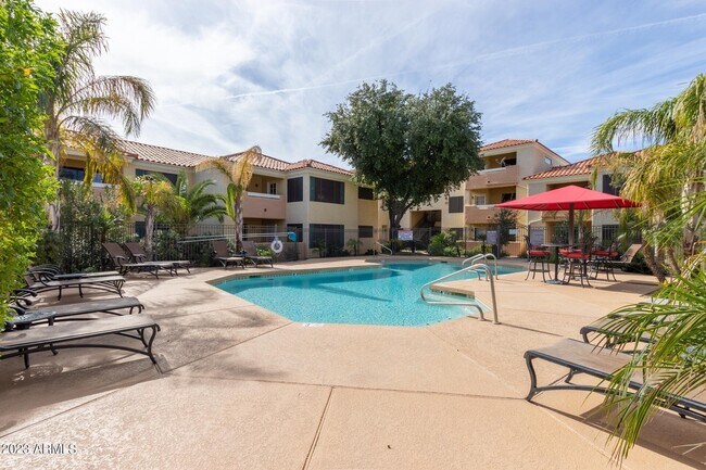 Building Photo - 9990 N Scottsdale Rd