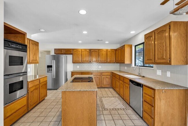 Building Photo - 4604 Palisade Dr