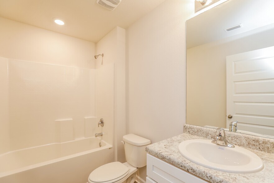 Building Photo - 5816 Tiagra Dr