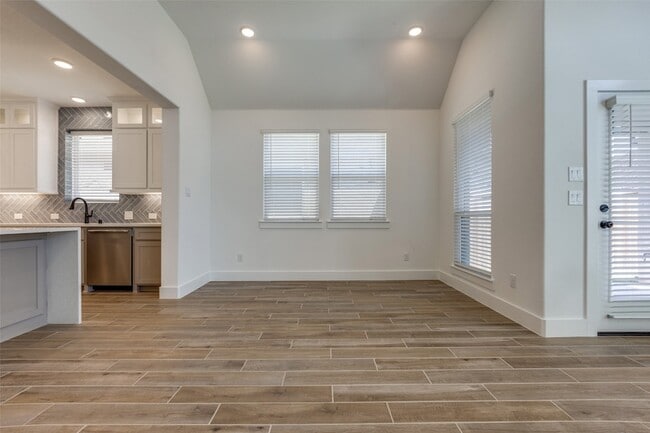 Building Photo - 6204 Mulberry Creek Ln