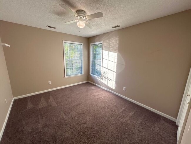 Building Photo - 112 Winterberry Ln