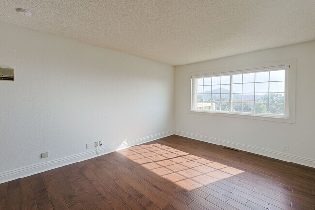 Building Photo - Spacious 4 Bed / 3 Bath Home in Desirable Nebo Hill – La Mesa (3,056 Sq Ft)