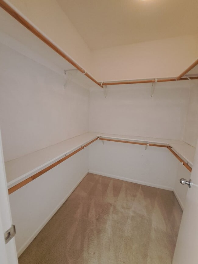 Building Photo - Expansive 3 bedroom/2.5 Bath Home in Corde...