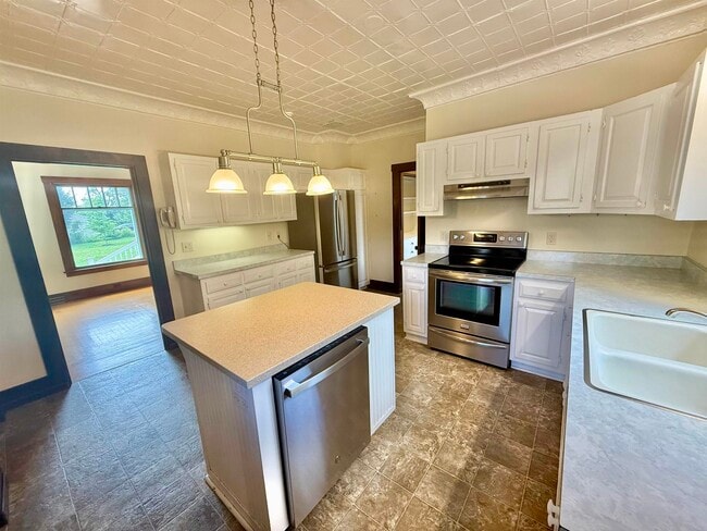 Building Photo - 282 Highland Ave