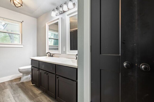 Building Photo - Fully Furnished Room for Rent- $550- Loren...