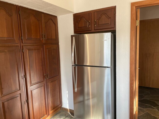 Refrig - 6519 Louise Ct