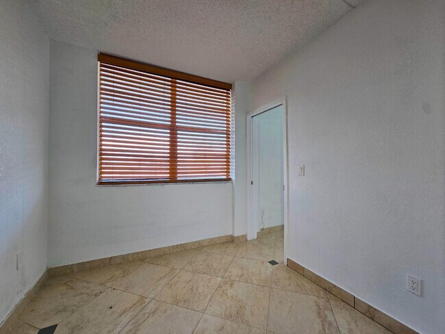 Building Photo - 2829 Indian Creek Dr