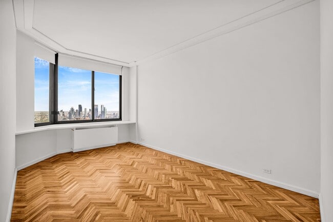 Building Photo - 200-210 E 65th St