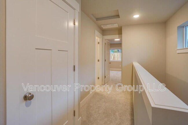 Building Photo - 2215 E Badger Wy