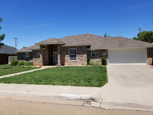 Building Photo - LARGE HOME IN ZIA SCHOOL DISTRICT