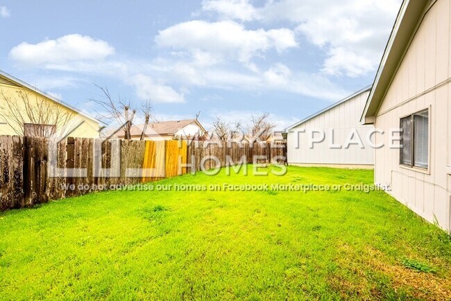 Building Photo - 1001 Greenbriar Loop