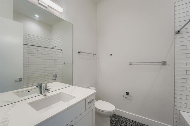 Building Photo - 2513 Philomena St