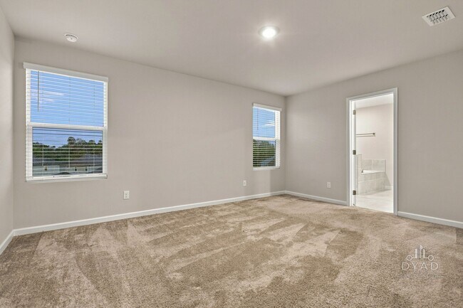 Building Photo - 163 E Millbrook Dr