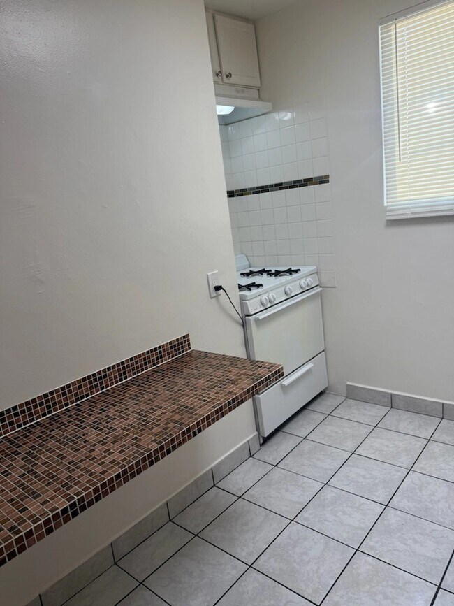 Interior Photo - 1819 N. Ivar Avenue,