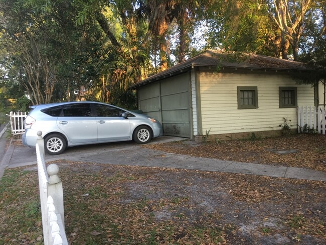 Building Photo - NOT AVAILABLE FOR SHOWING UNTIL MID MAY Home with Beautiful Tuscawilla Park as your yard.